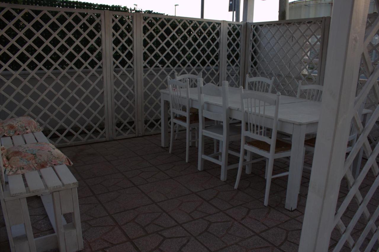 Fiumicinoa57 Acomodação com café da manhã Exterior foto